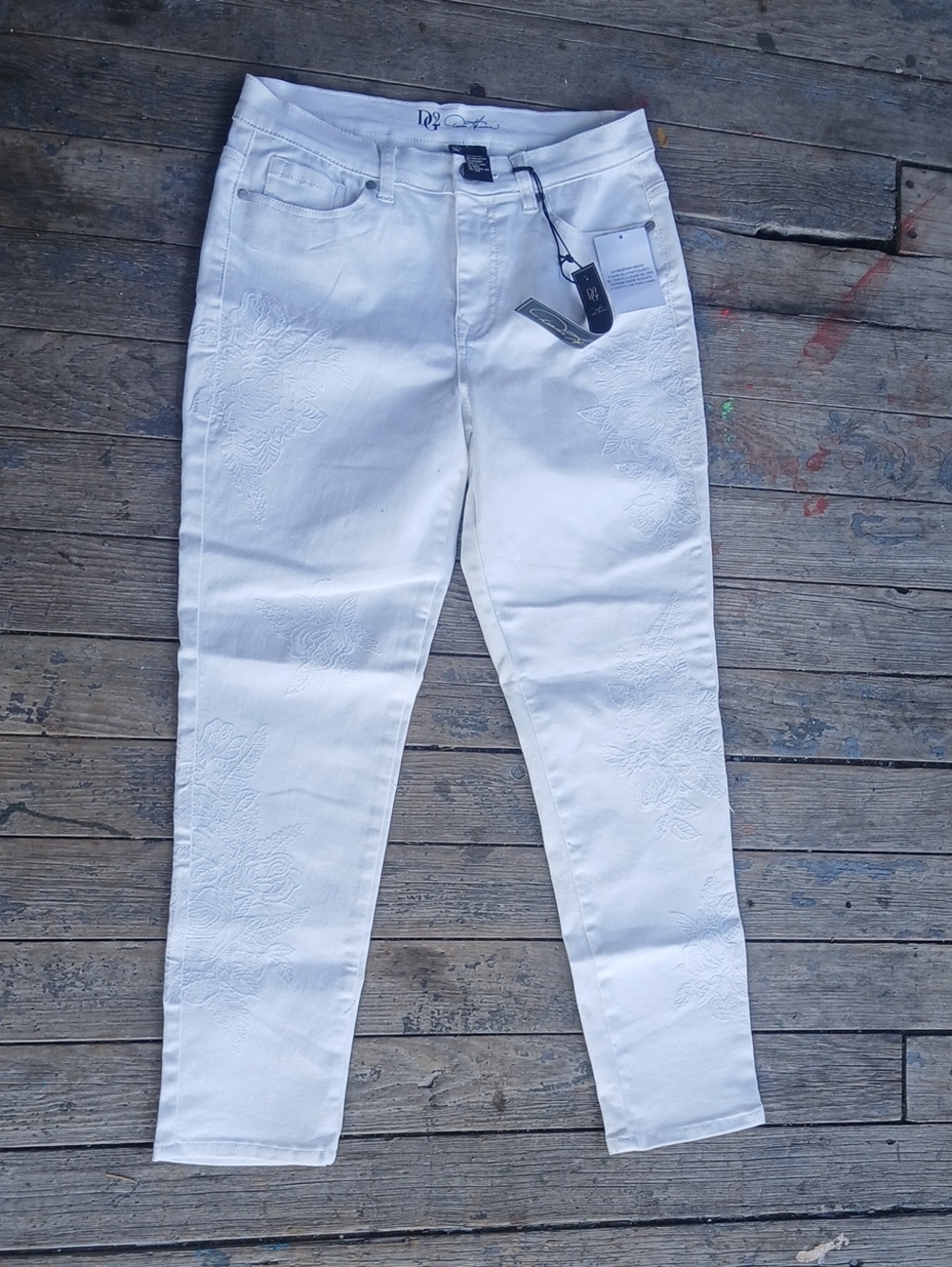 DG2 by Diane Gilman White Skinny Jeans with Subtle Floral Embroidery